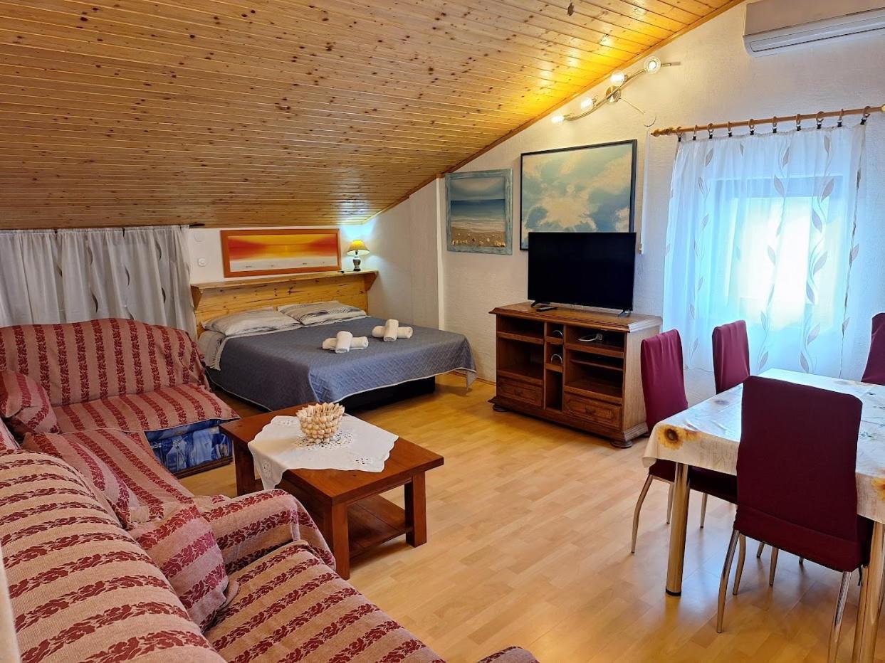 Apartma Alex